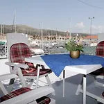 شقة Toncika